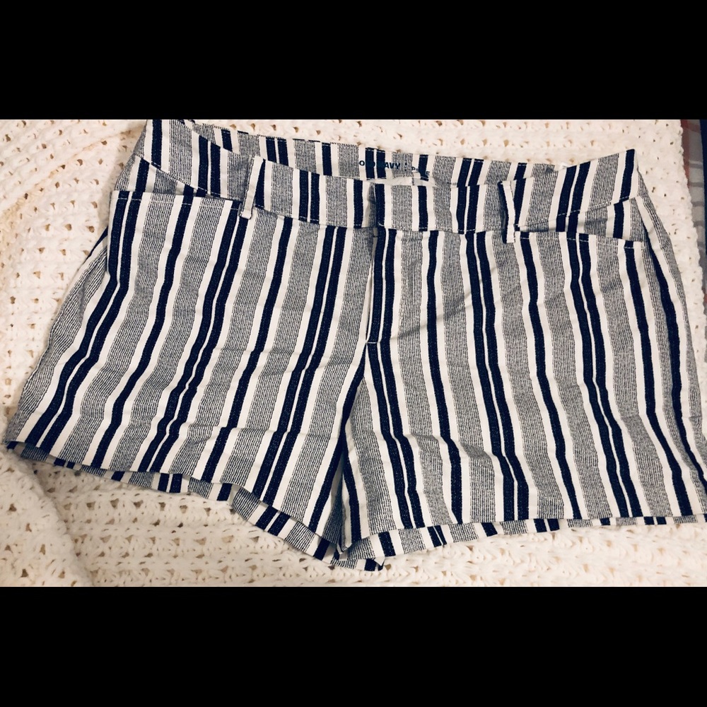 Mid rise shorts